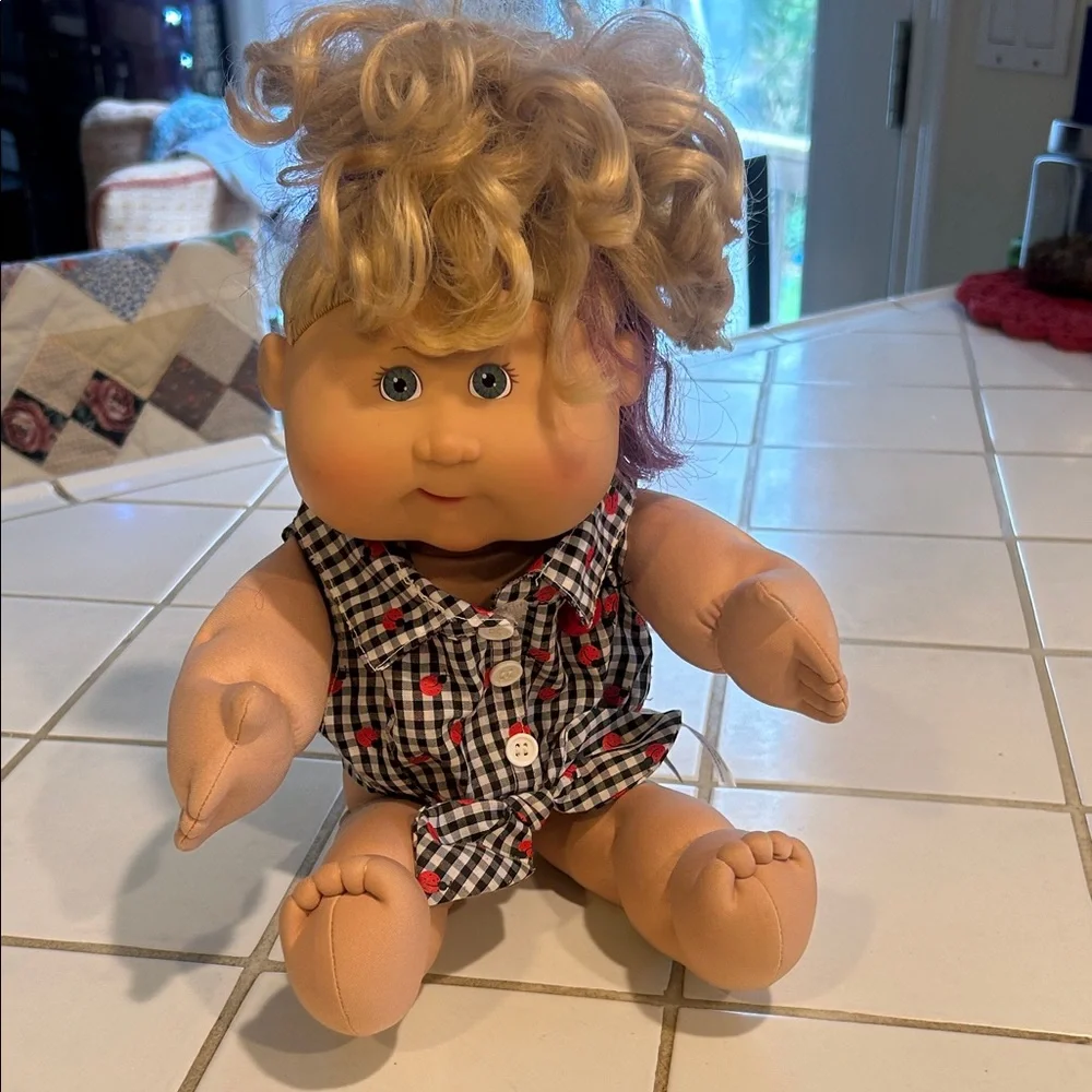 Vintage 2004 Play Along Cabbage Patch Doll with Black and White Top - Picture 10 of 16